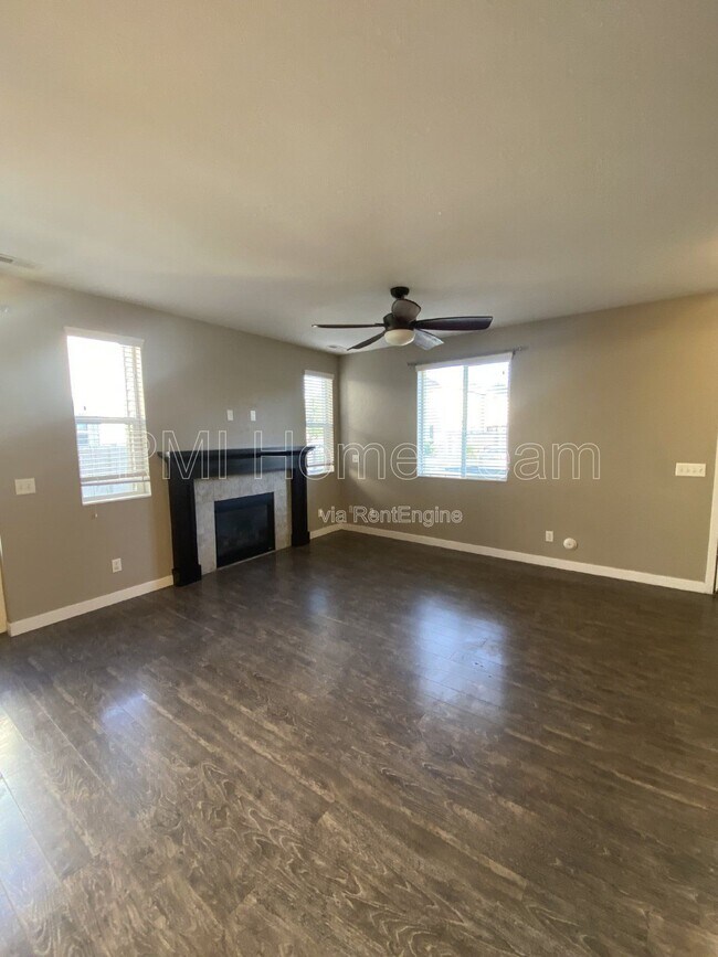 Photo - 972 Stonehaven Dr