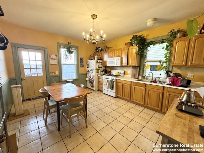 Building Photo - 16 Fisher Ave Unit 3