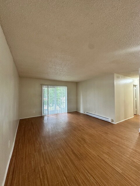 Photo - 2-Bedroom Apartment, Upstairs, Near Transp... Unidad 13