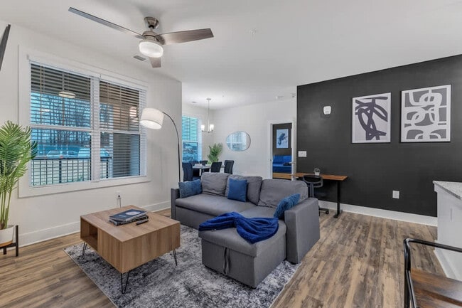Building Photo - 928 S Miami Blvd Rental