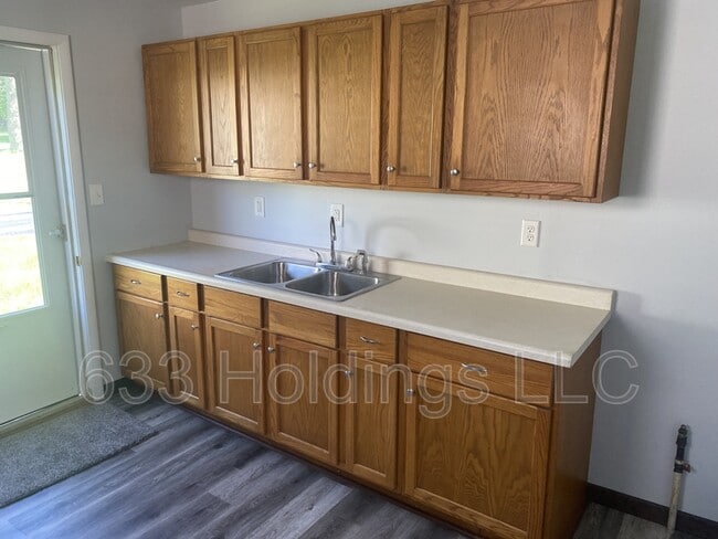 Photo - 139 Shadoway Dr