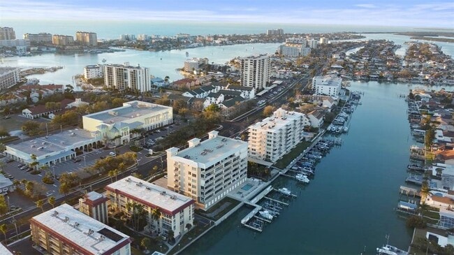 Building Photo - 125 Island Way Unit 502