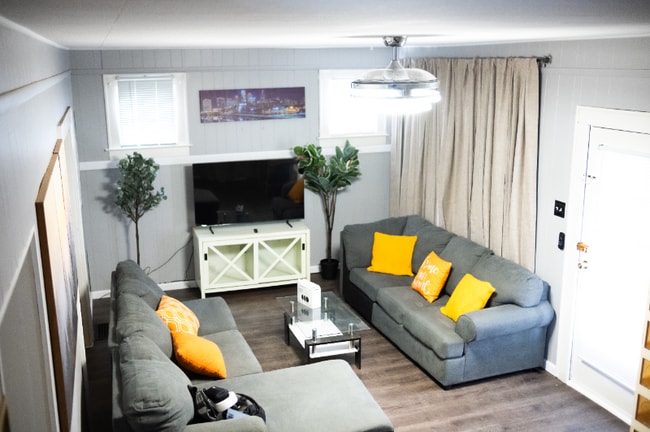 Photo - 440 W Main St