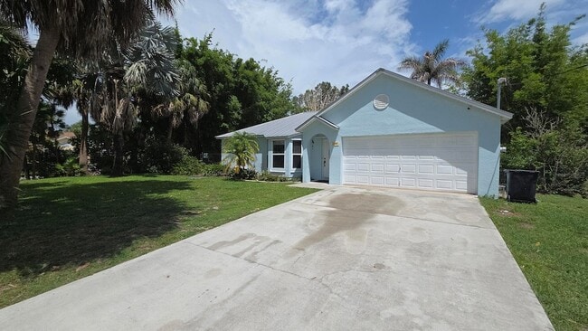 Building Photo - 2091 SW Villanova Rd