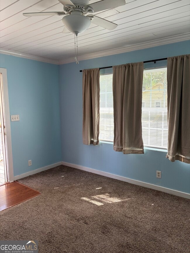 Photo - 102 W Grady Ave