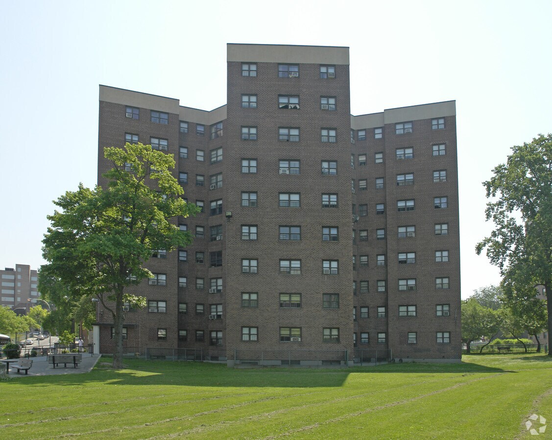 Photo - 11 Fisher Ave Apartments