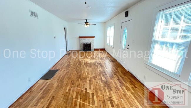 Photo - Charming 2 Bedroom, 1 Bathroom home in Ind...