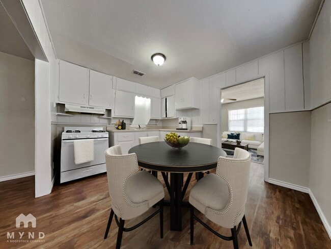 Photo - 108 N Avenue V