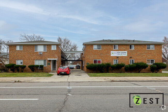 Building Photo - E Outer Drive Apartments