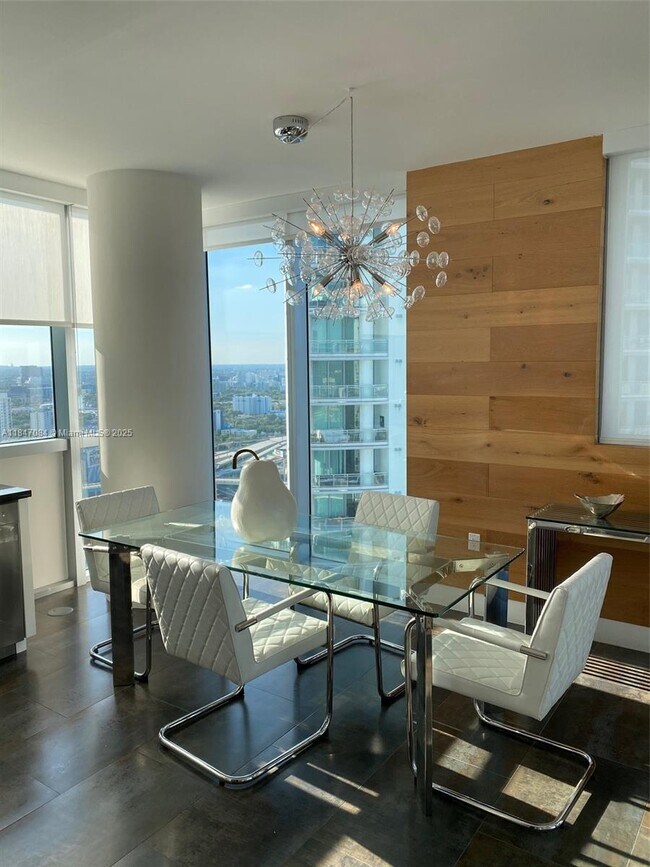 Photo - 92 SW 3rd St Unidad 3610