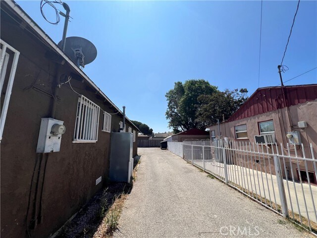 Photo - 4616 W 111th St Apartamento