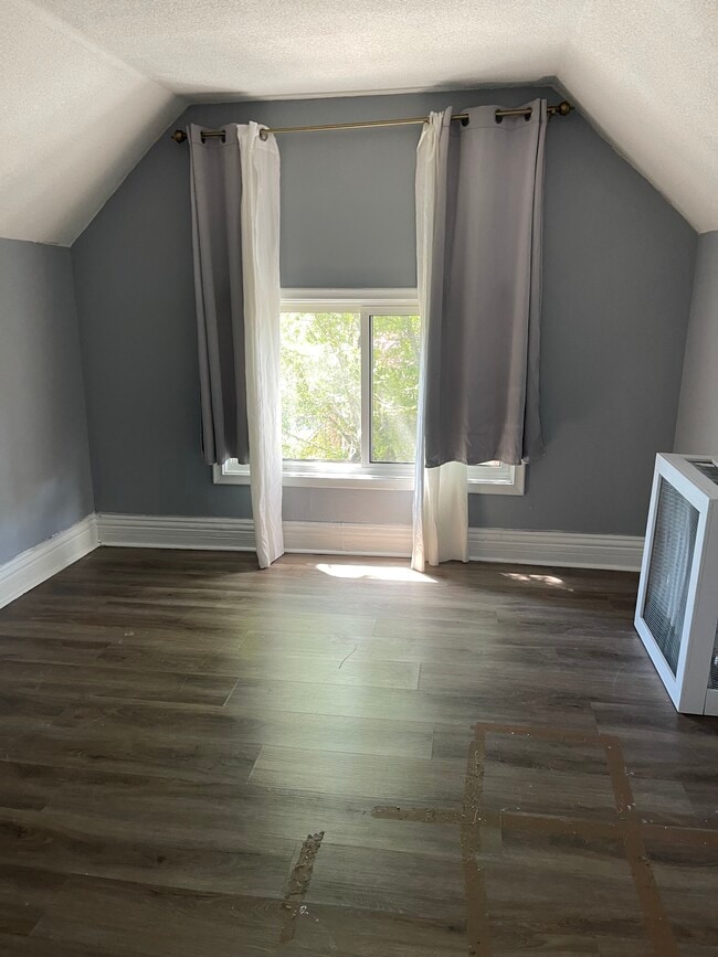 Building Photo - 45 Ontario Av Unit 2-Bed