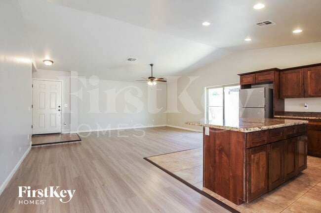 Photo - 2722 E Cactus Rd