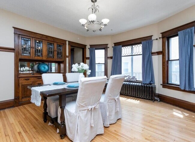 Photo - 2642 Emerson Ave N Unidad 2