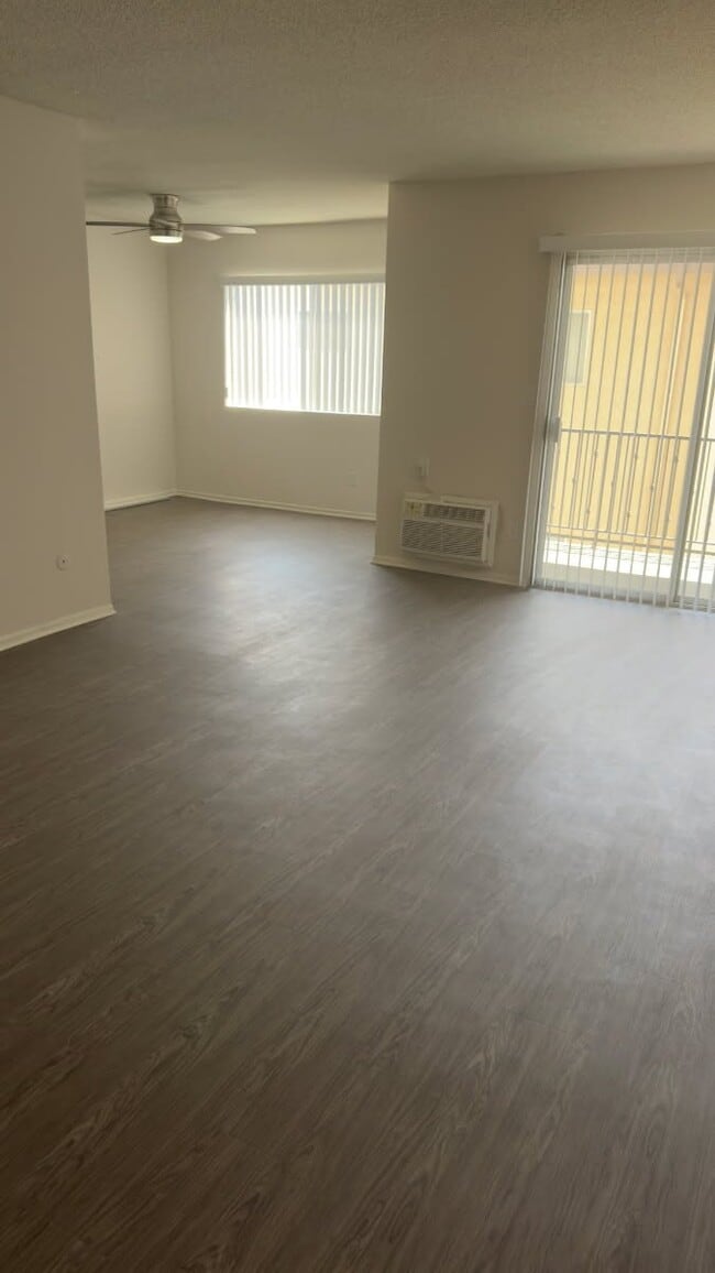 11922 Kling St Unit 105