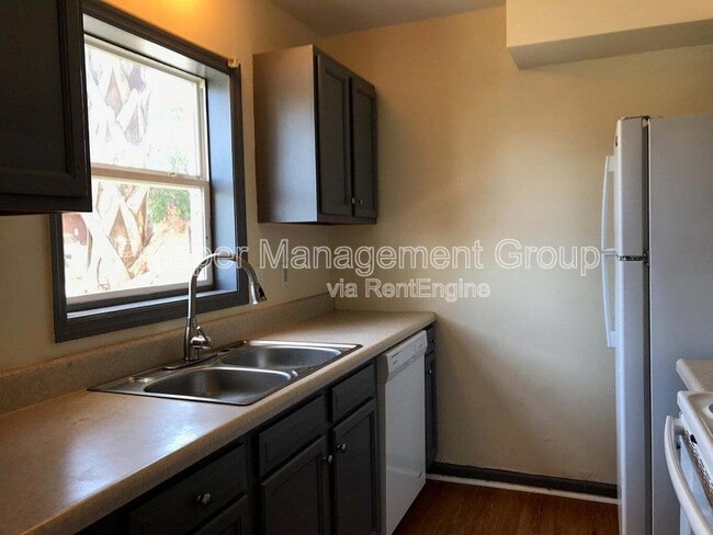 Photo - 120 Drake St