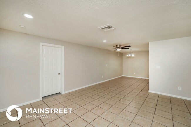Photo - 2911 Cedaridge Dr