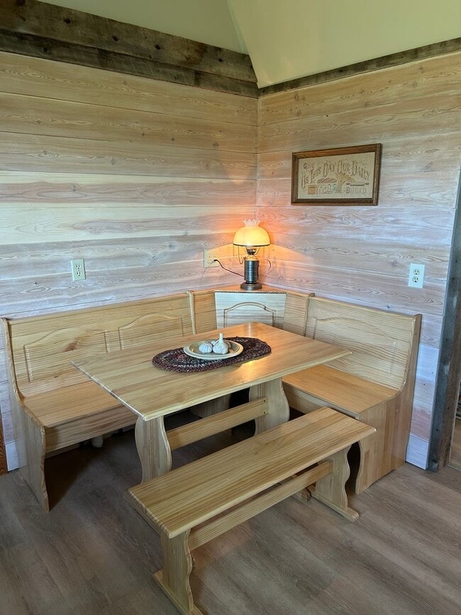 Photo - Farmhouse on 20 acres- Fully Furnished