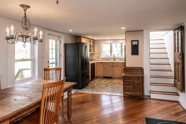 Photo - 163 E Street