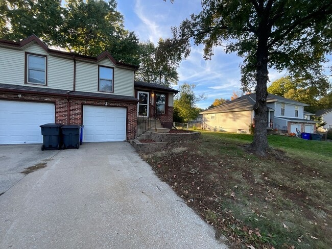 Photo - Renovated 2 bedroom duplex ready for move-in!