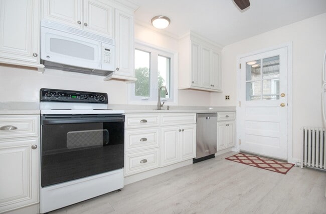 Photo - 86 Hecker Ave