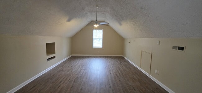 Photo - 2902 Meadowhill Dr