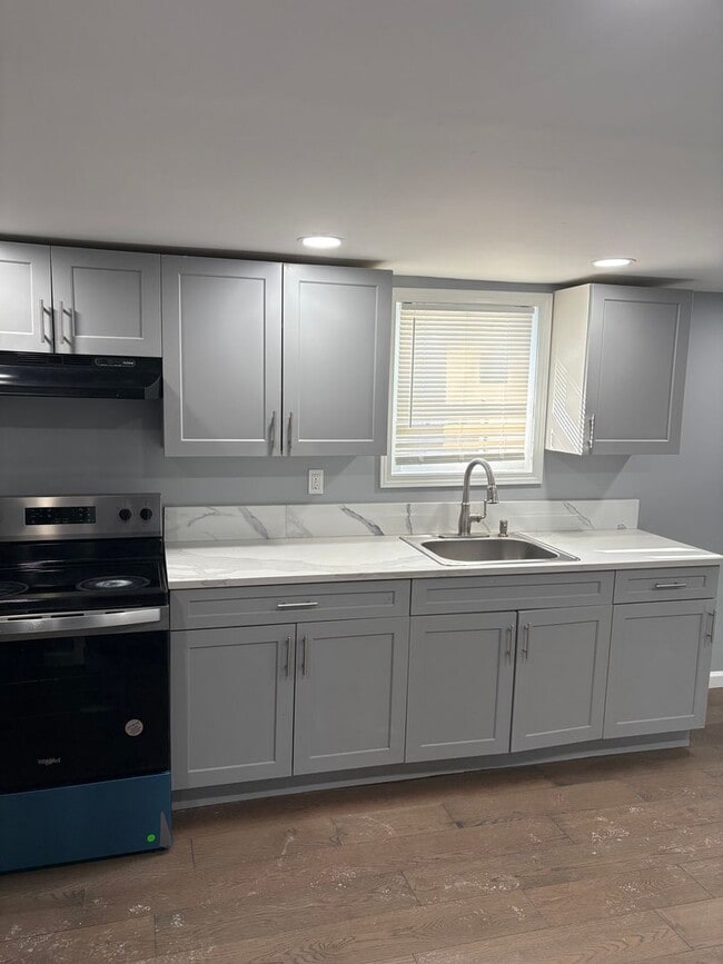 Building Photo - 1326 8th Ave Unit 1st