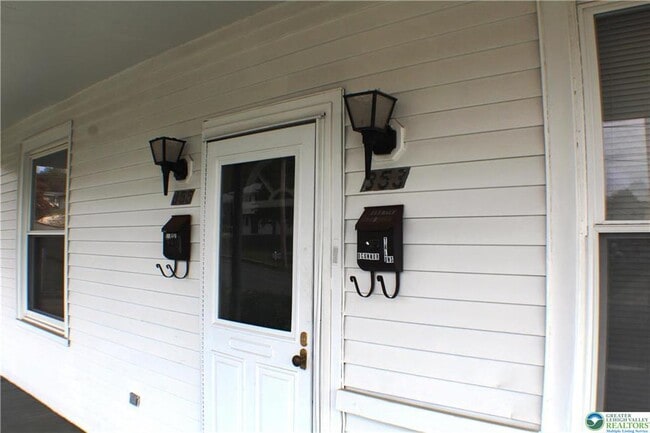 Photo - 353 N 6th St