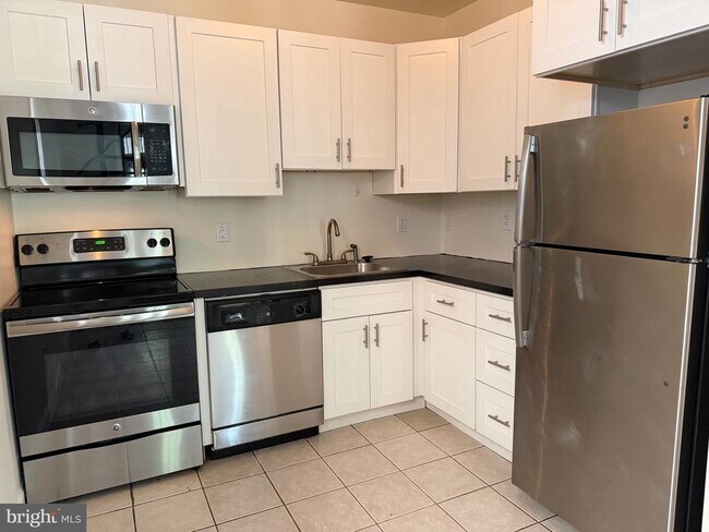 Photo - 922 S 49th St Unidad 1