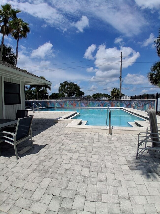 Photo - Nice condo with building Elevator, large patio Heard of Carrollwood