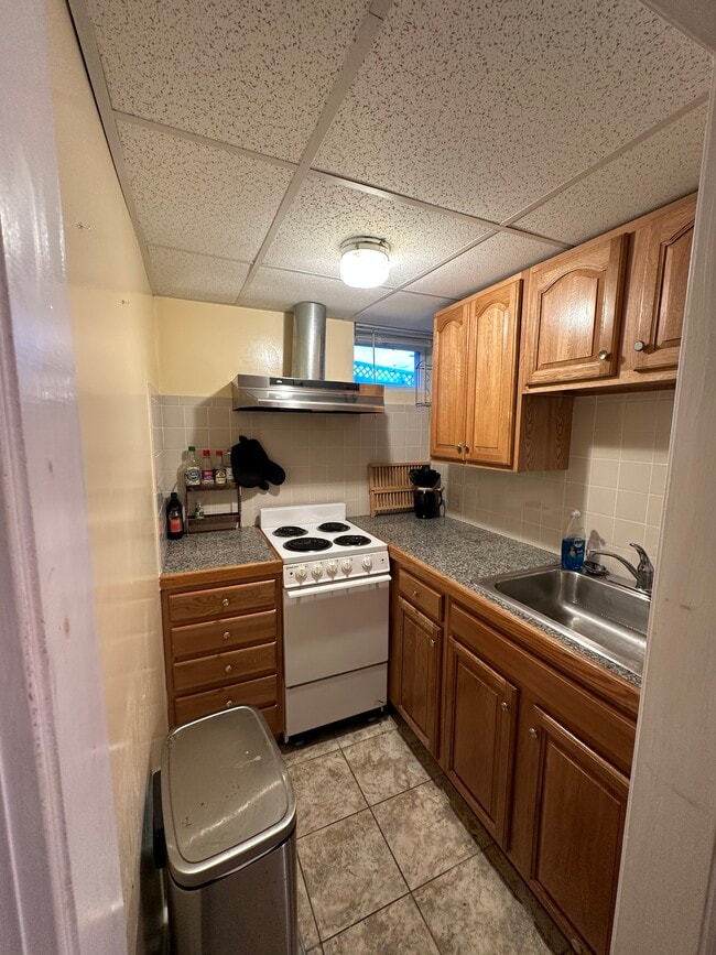 Building Photo - 81 Academy Hill Rd Unit B