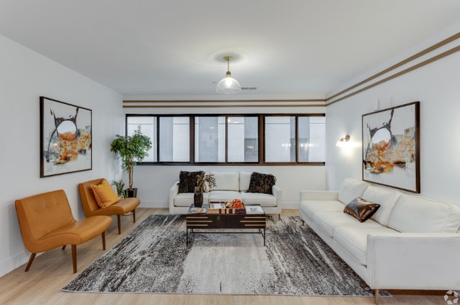 Building Photo - 913 N Market St Rental