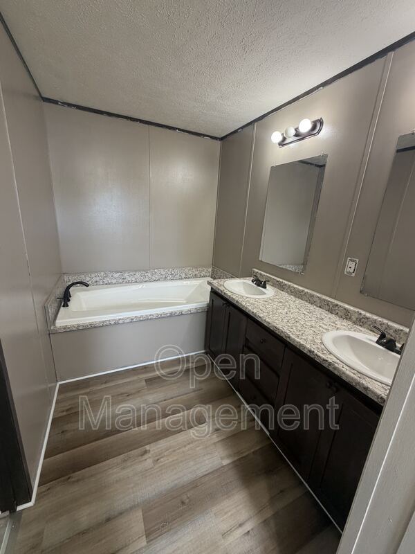 Photo - 4950 W Farm Rd 156