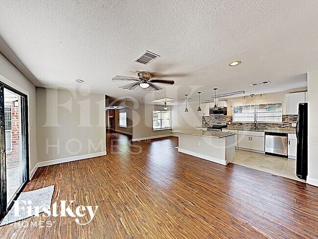 Photo - 22826 Provincial Blvd