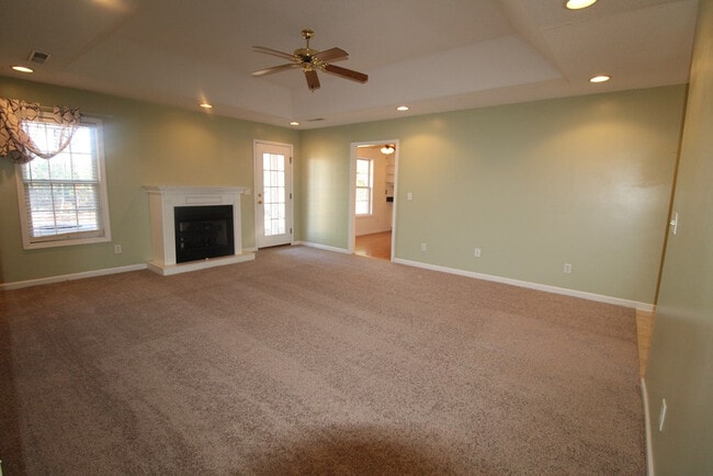 Photo - 305 Trillium Ln