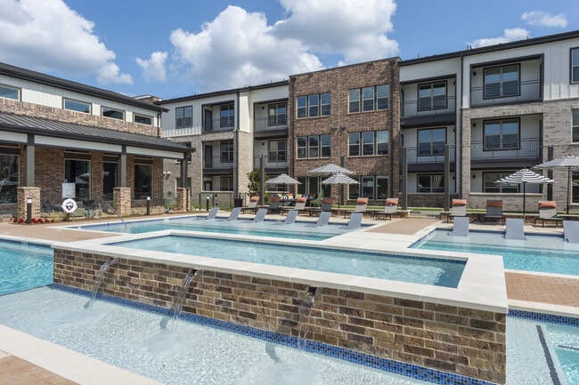 Lenox Grand West