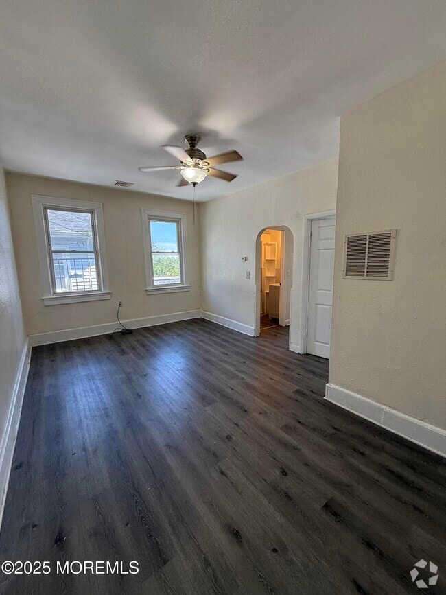 Building Photo - 35 2nd Ave Unit 5 Rental