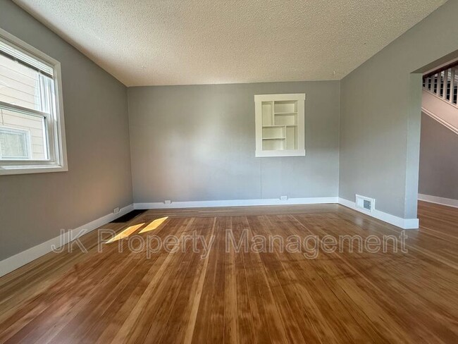 Photo - 913 5th Ave N