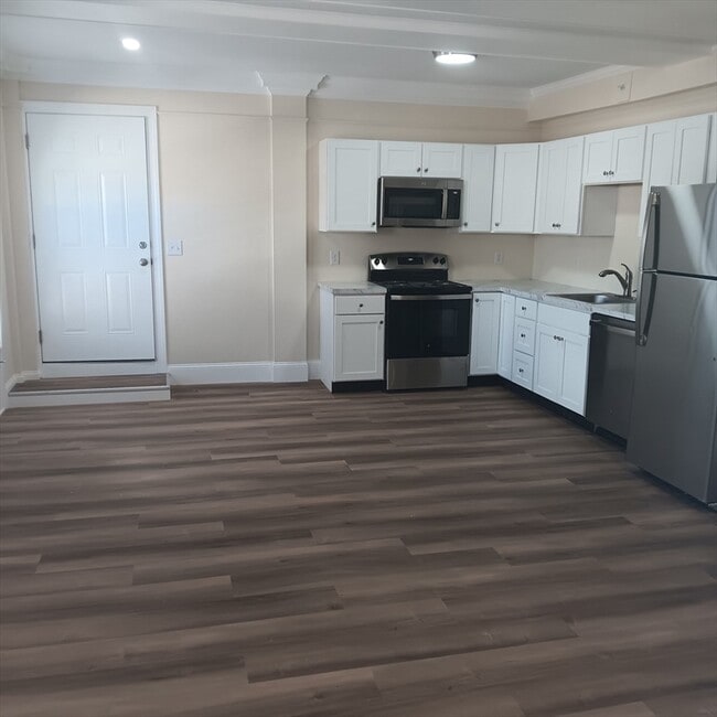 Building Photo - 99 N Main St Unit 6