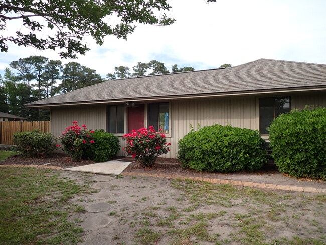 Fotografía del edificio - 3601 Saint Johns Ct Unidad B