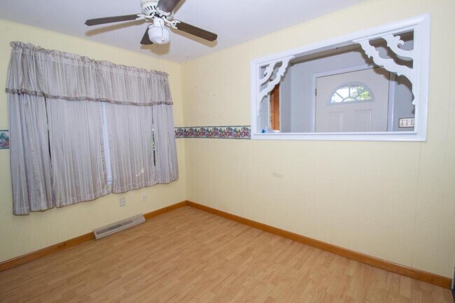 Photo - 517 E 2nd St