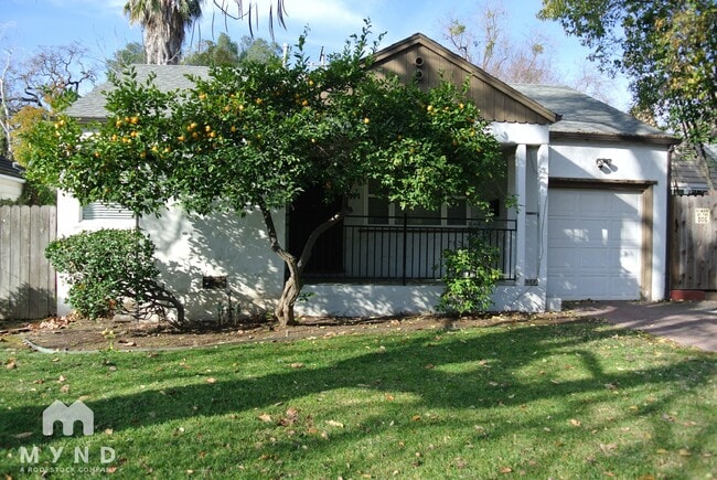 Building Photo - 2141 Royal Oaks Dr Rental