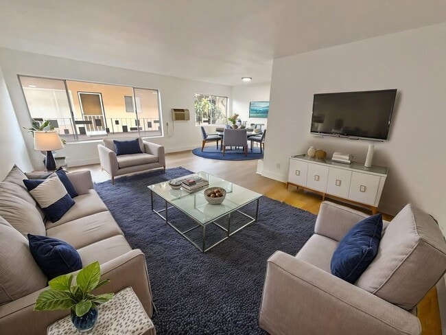 Building Photo - 1330 N Gardner St Unit 208