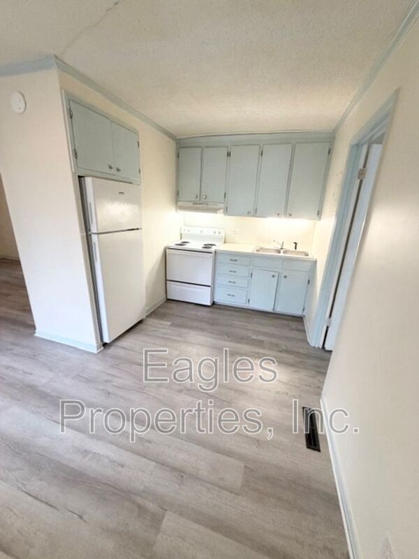 Photo - 2803 Warrick Cir