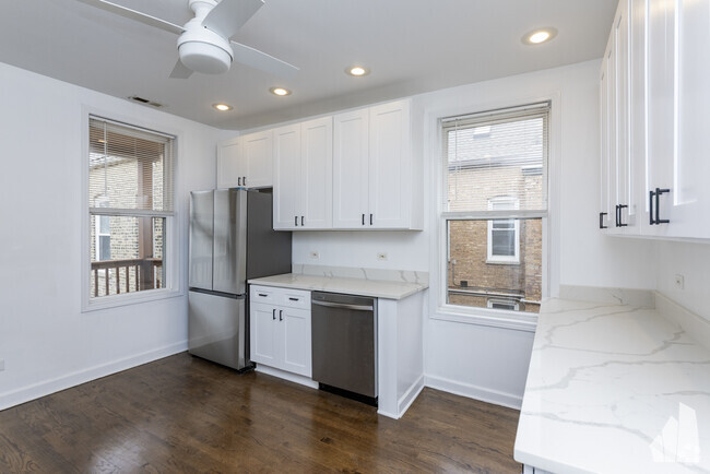Building Photo - 1426 n Greenview-33 Unit 33 Rental