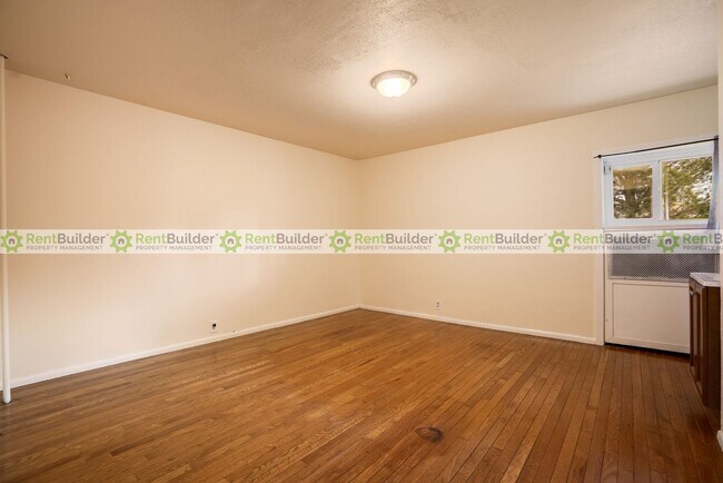 1301 Alvarado Dr NE