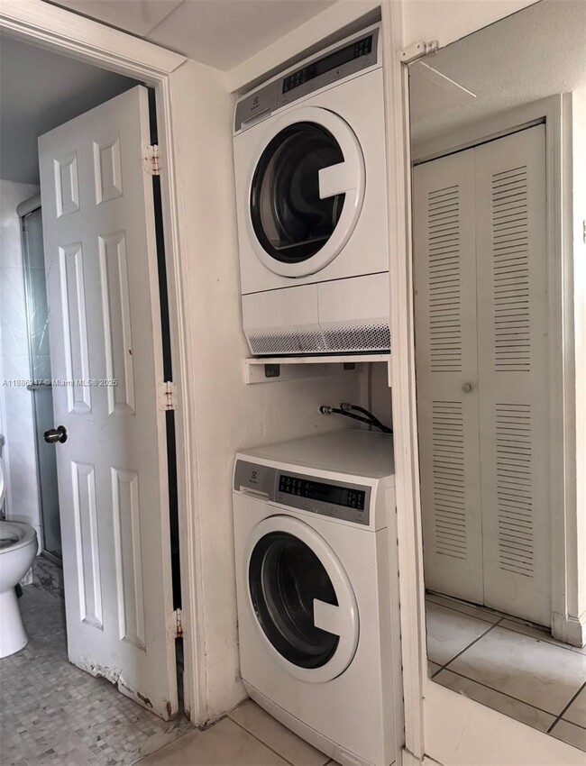 Photo - 606 W 81st St Unit 303