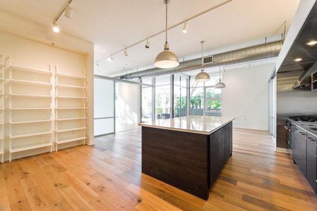 Photo - 4080 Glencoe Ave Unidad 125