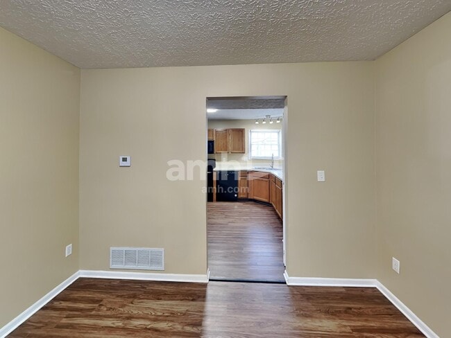 Photo - 2805 Schuylar Rd