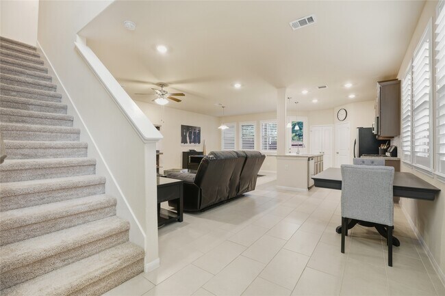 Photo - 7335 Hinsdale Dr